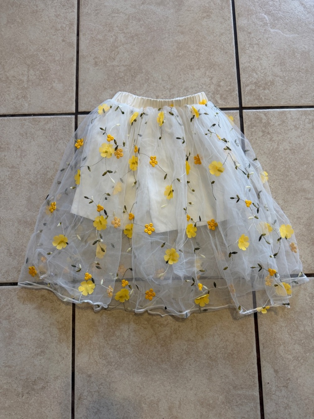 SHEIN White Tulle Skirt with Yellow Floral Appliqués
